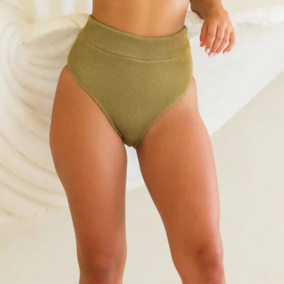 Somerfield Swim Bikini Set - Capri Top (S) & Aruba Bottoms (M) in Nori Crinkle - Picture 3 of 6